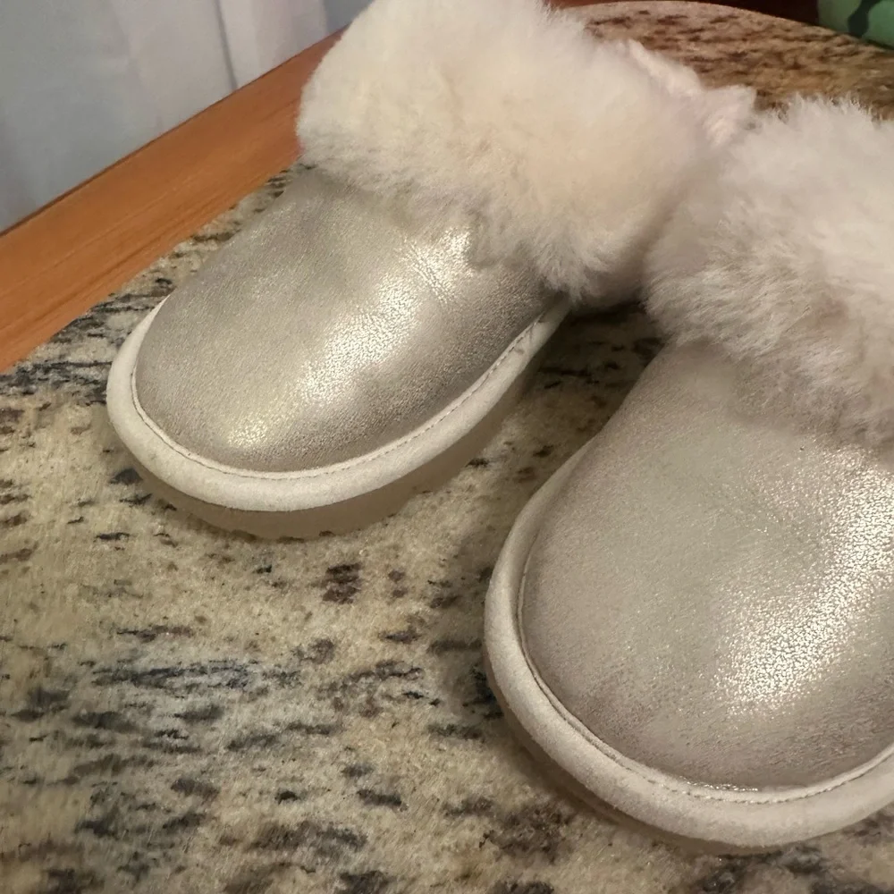 UGG Kids’ Cozy‎ II Metallic Shearling Lined Slides In Gold